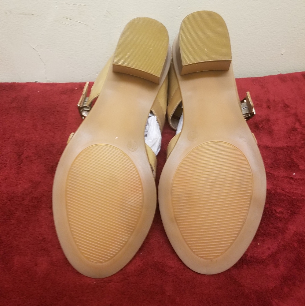 Sandals - Picture 3 of 3